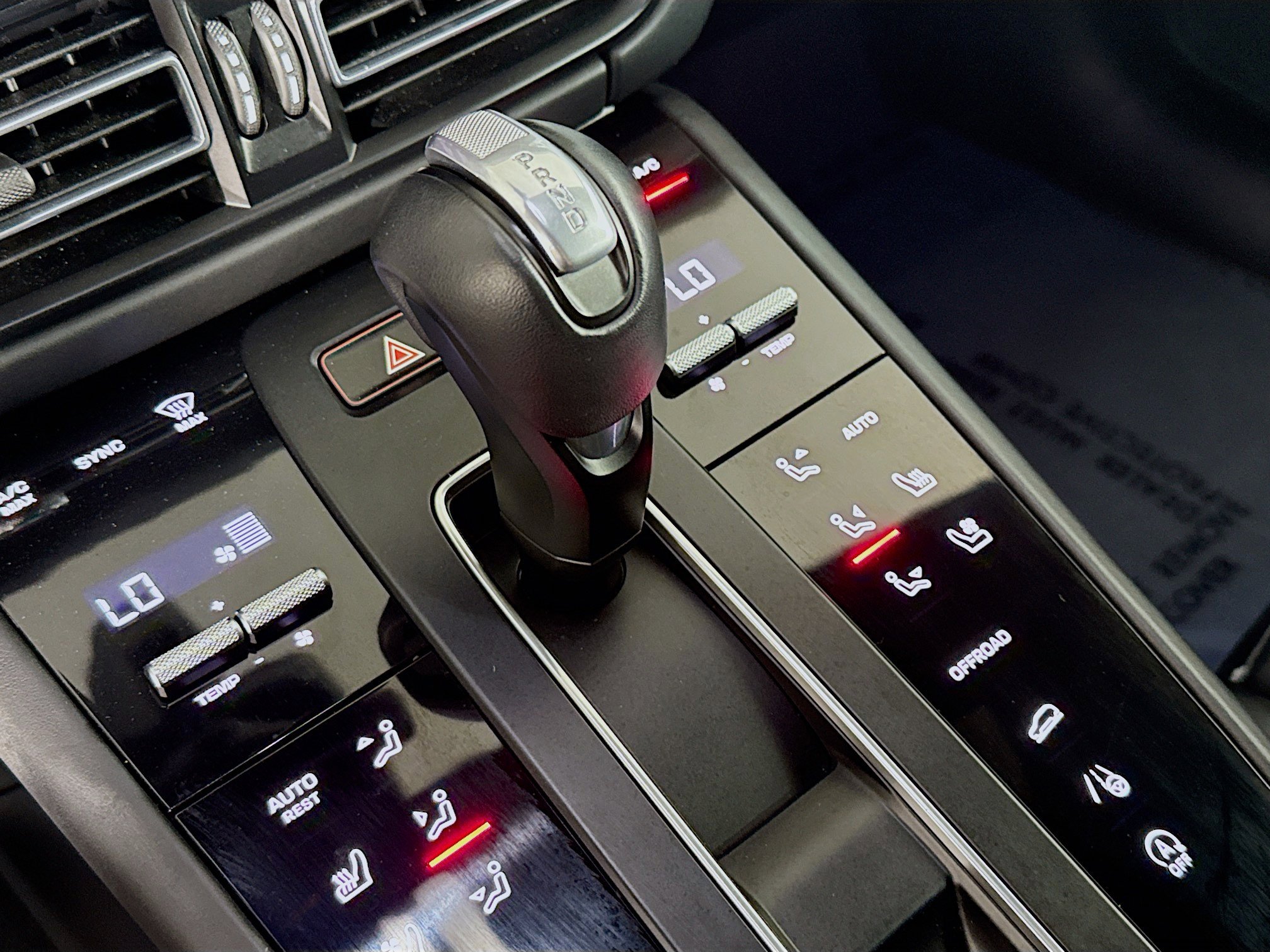 Used 2024 Porsche Macan Turbo w/ Premium Plus Package image 20