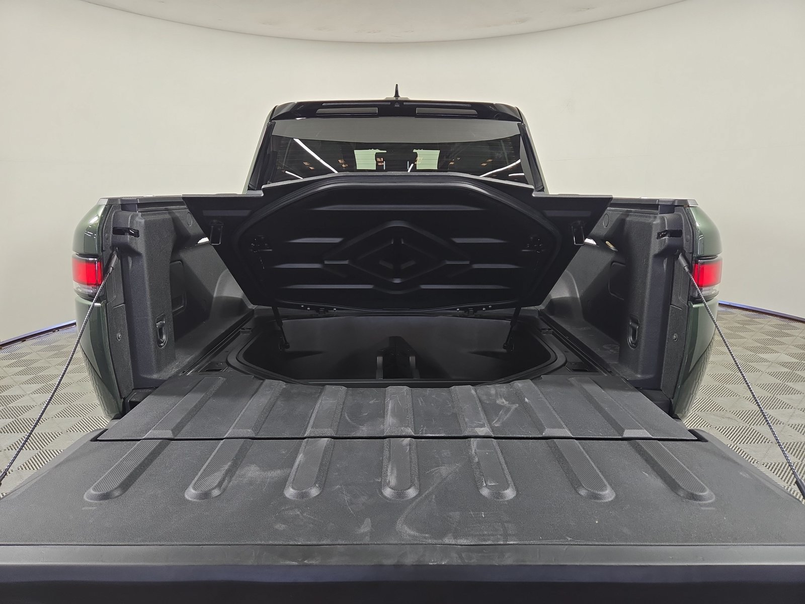 Used 2024 Rivian R1T Adventure Dual AWD/4WD image 15