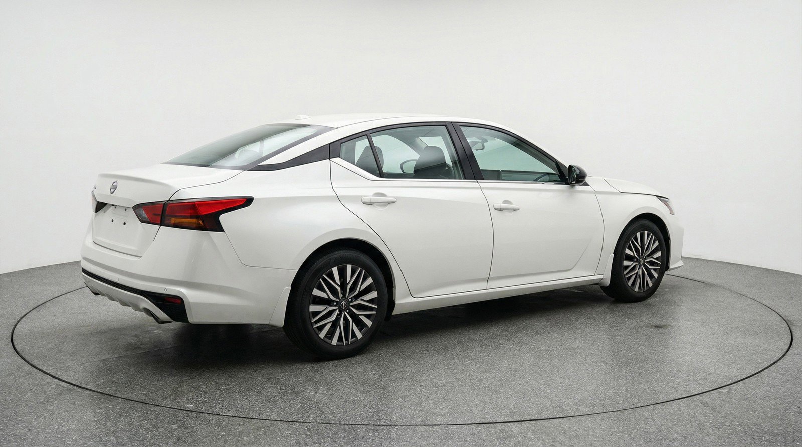 Used 2025 Nissan Altima 2.5 SV image 9