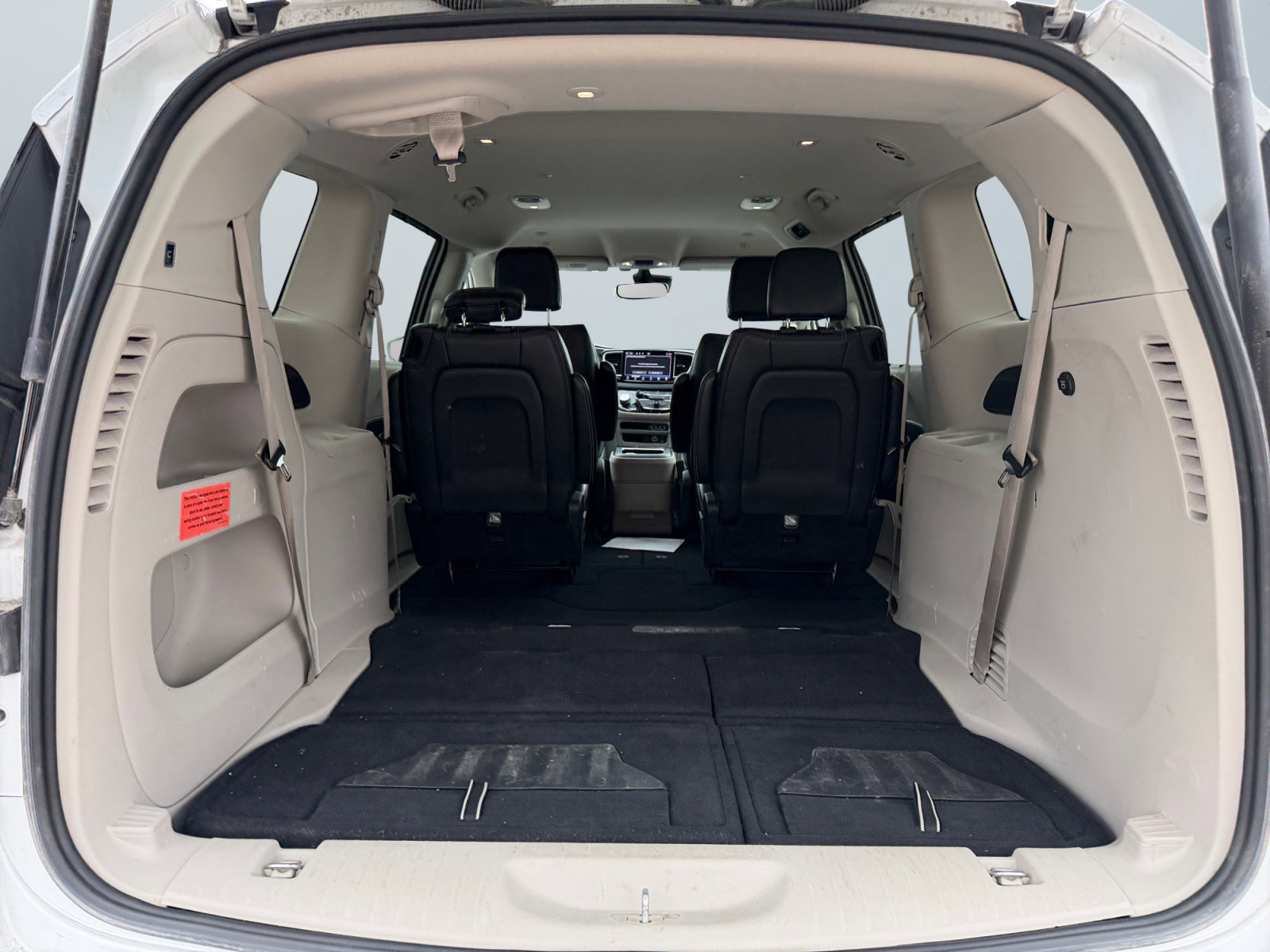 Used 2022 Chrysler Pacifica Touring-L image 15