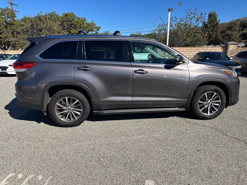 Used 2019 Toyota Highlander XLE FWD image 4