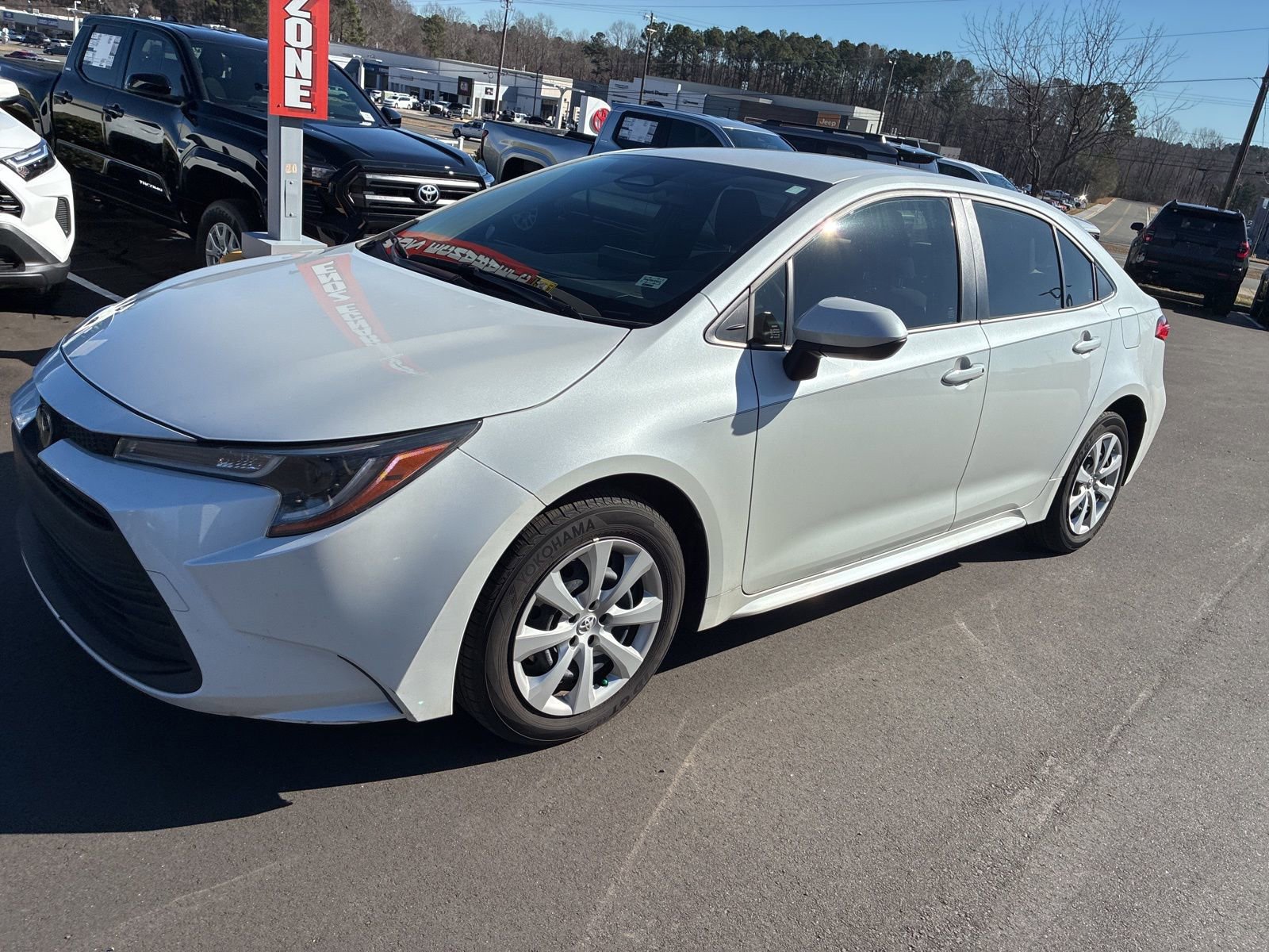 Used 2023 Toyota Corolla LE image 3
