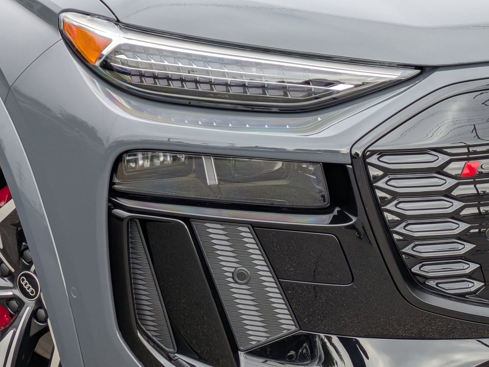 New 2027 Audi SQ6 e-tron Premium Plus AWD/4WD image 16