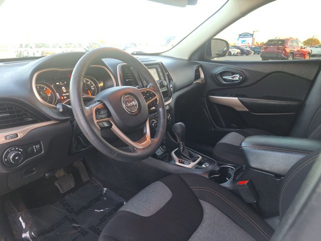 Used 2018 Jeep Cherokee Latitude FWD image 9