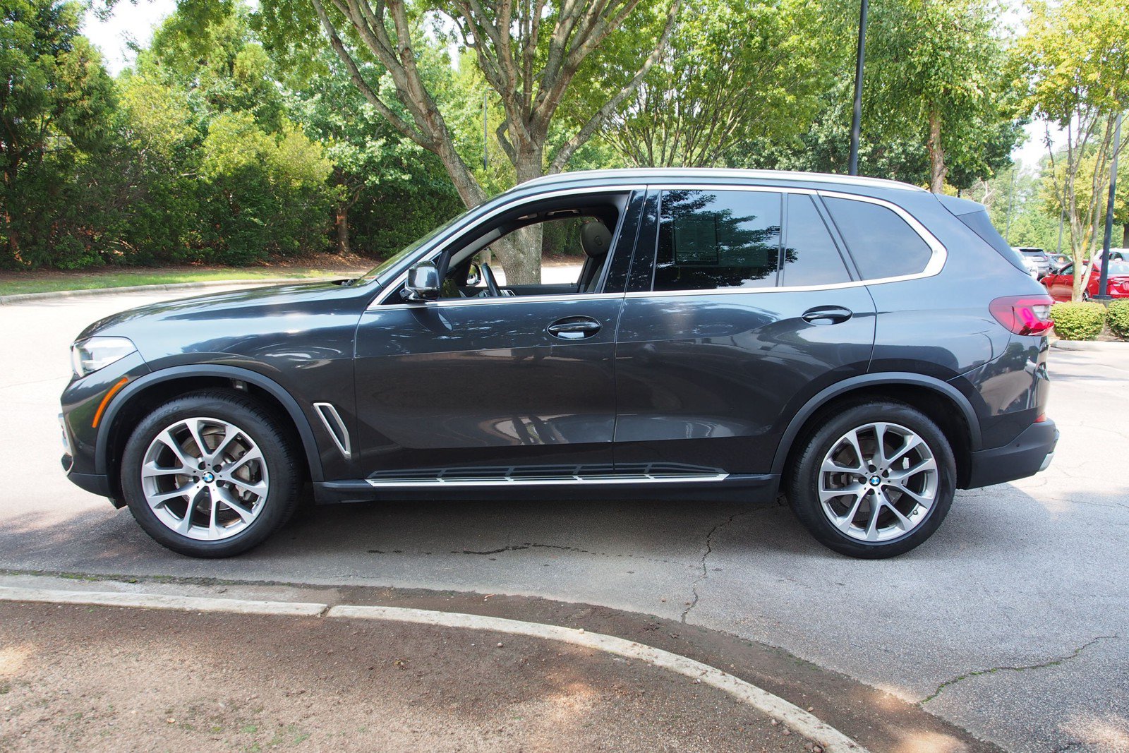 Used 2022 BMW X5 sDrive40i w/ Premium Package RWD image 4