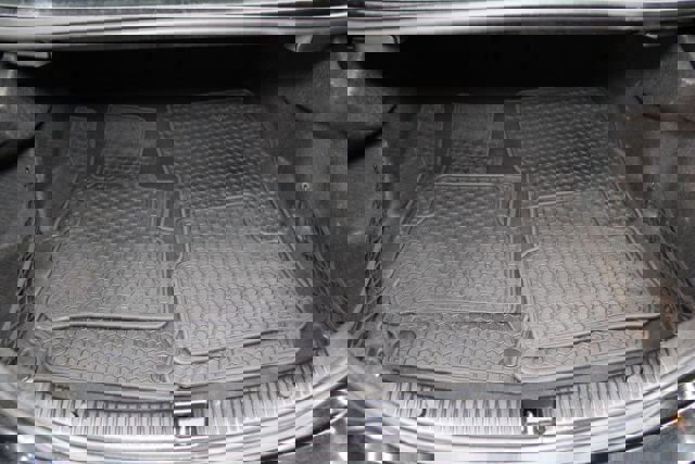 Used 2018 Mercedes-Benz C 300 Sedan w/ Premium Package image 21