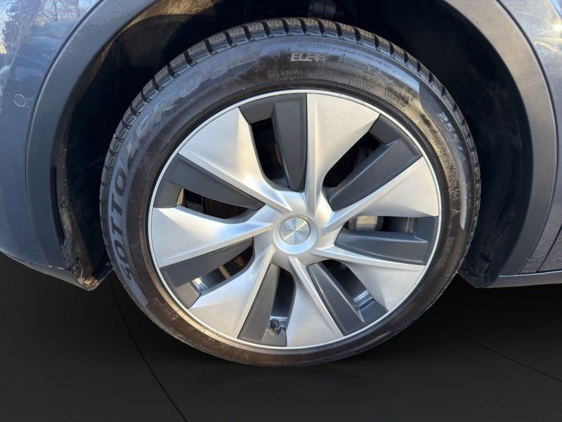 Used 2021 Tesla Model Y Long Range image 21