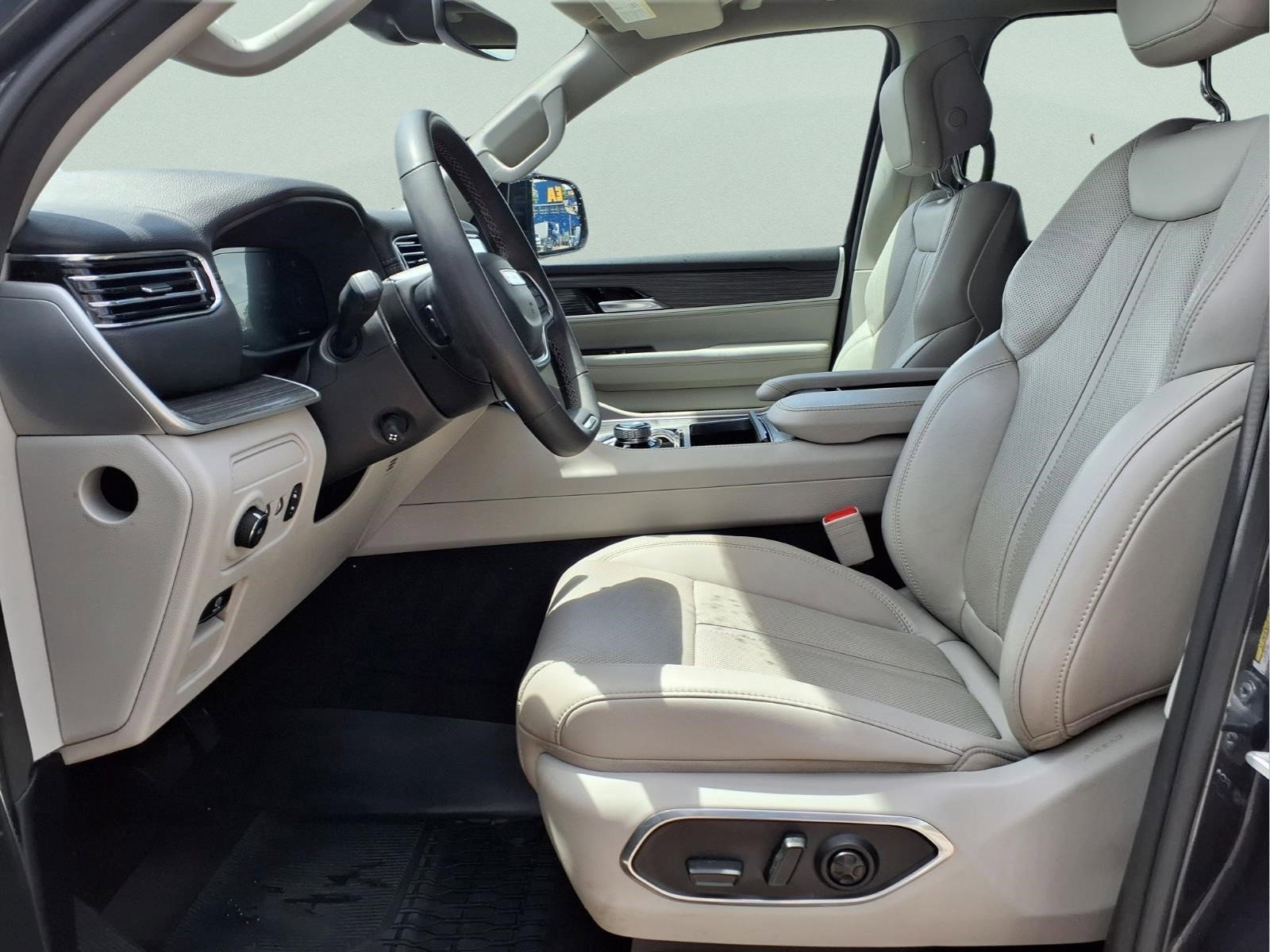 Used 2023 Jeep Wagoneer Series II w/ Flexible Seating Group RWD image 12