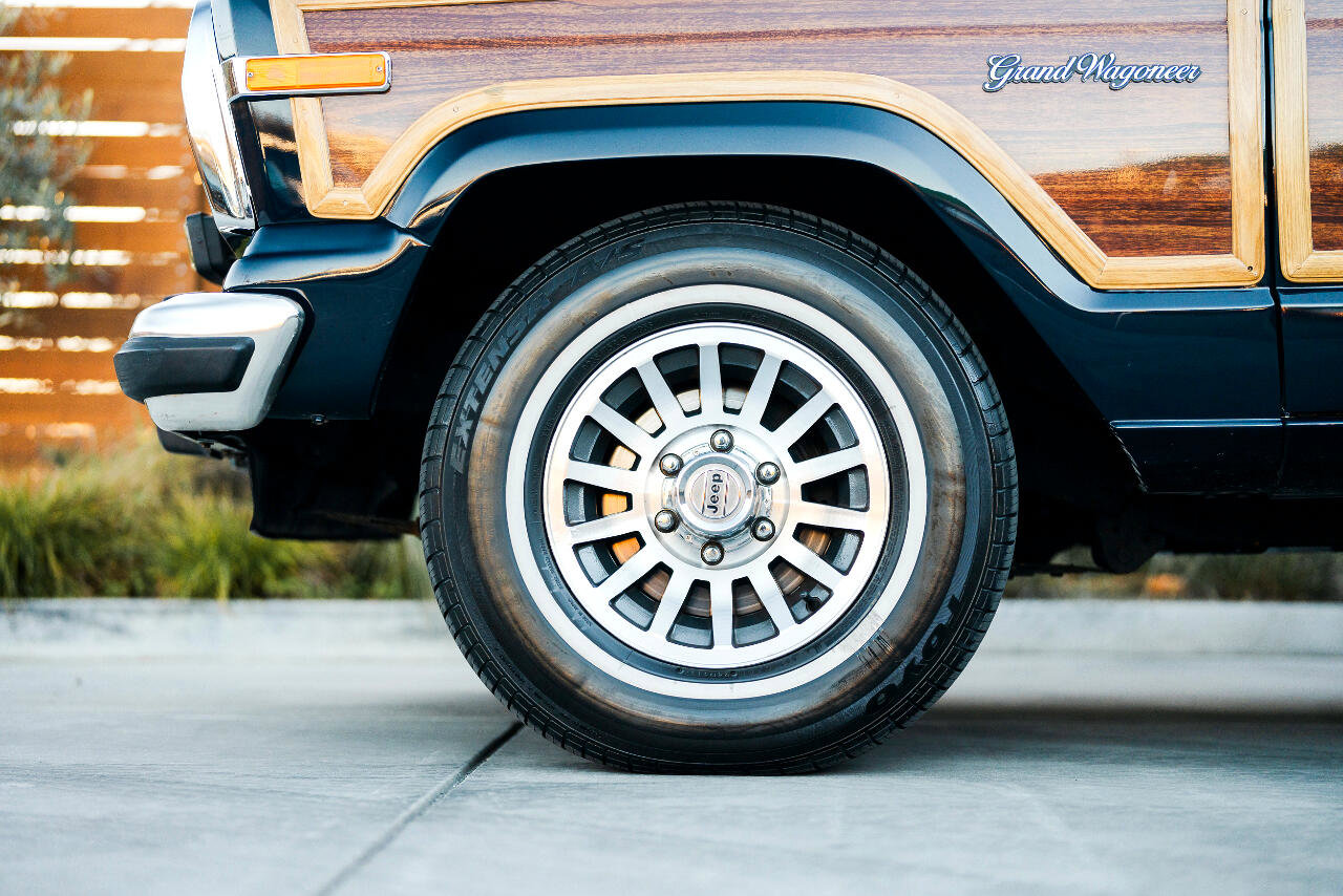 Used 1987 Jeep Grand Wagoneer image 38