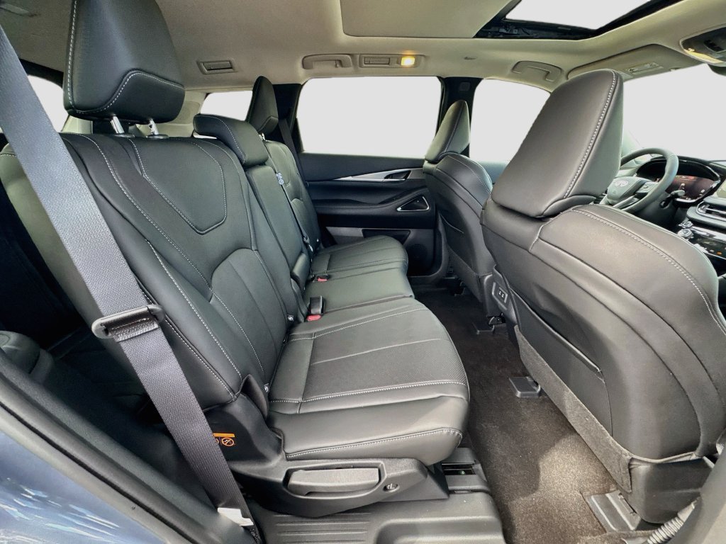 Used 2027 INFINITI QX60 Luxe w/ Cargo Package FWD image 30