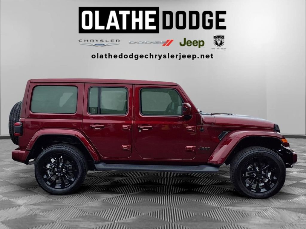 Used 2021 Jeep Wrangler Unlimited Sahara AWD/4WD image 28