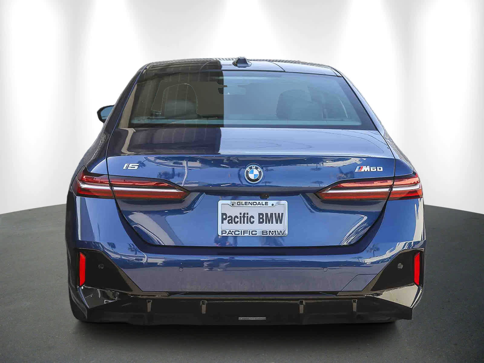 Used 2025 BMW i5 M60 w/ Executive Package image 5