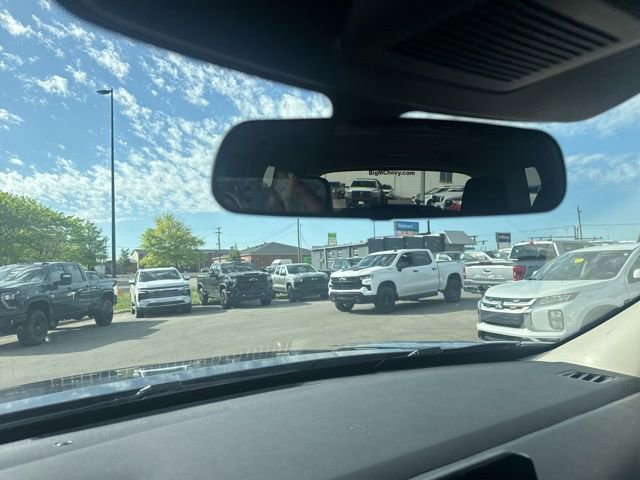 Used 2025 Nissan Pathfinder SV FWD image 22