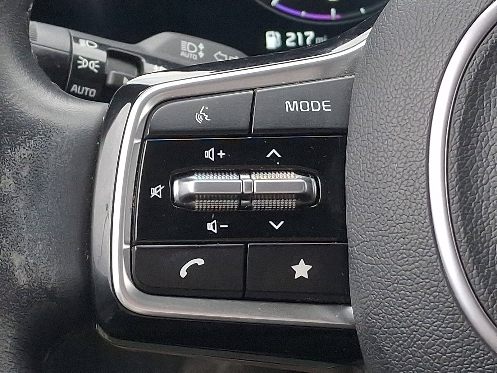 Used 2023 Kia Carnival SX Prestige image 27