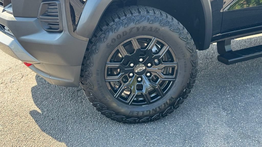 Used 2024 Chevrolet Colorado Trail Boss w/ Advanced Trailering Package AWD/4WD image 9