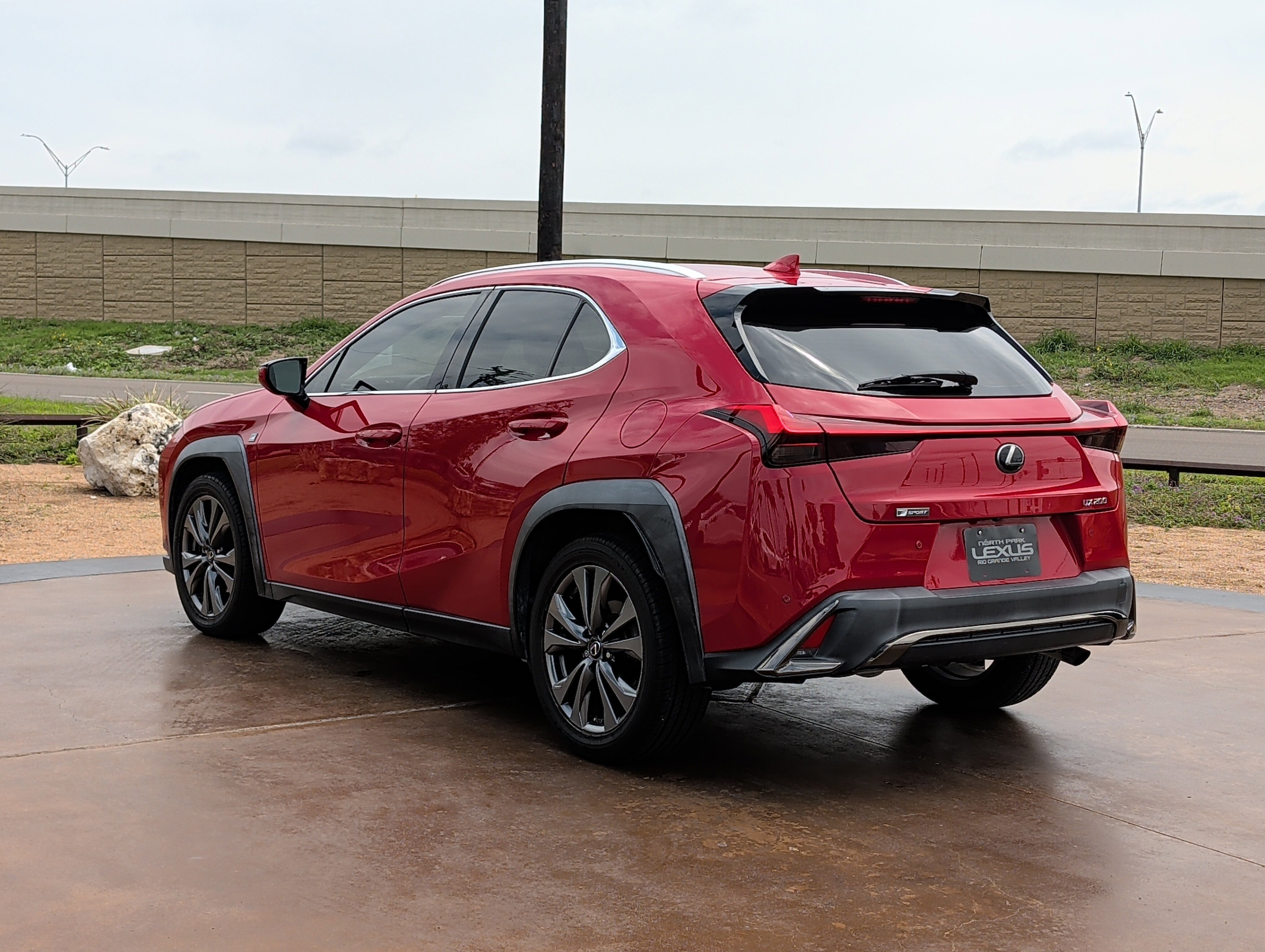 Used 2019 Lexus UX 200 F Sport w/ F Sport Premium Package FWD image 4
