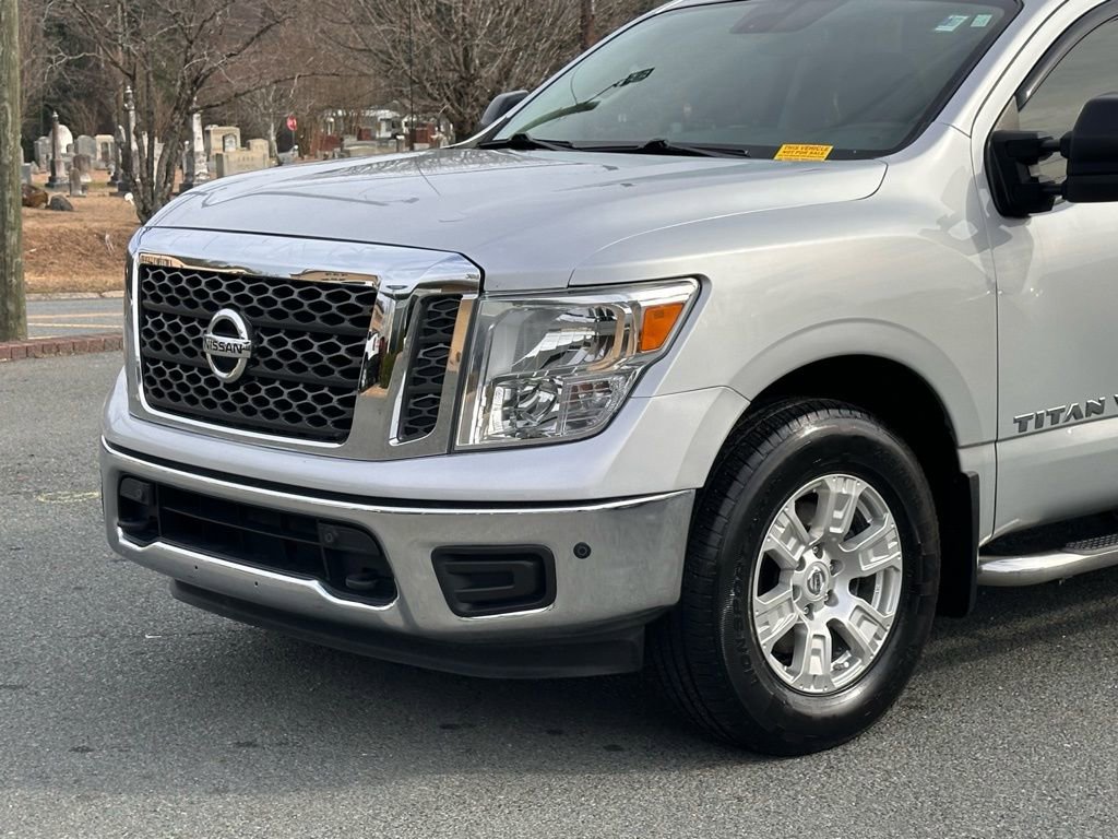 Used 2018 Nissan Titan SV w/ SV Convenience Package image 37
