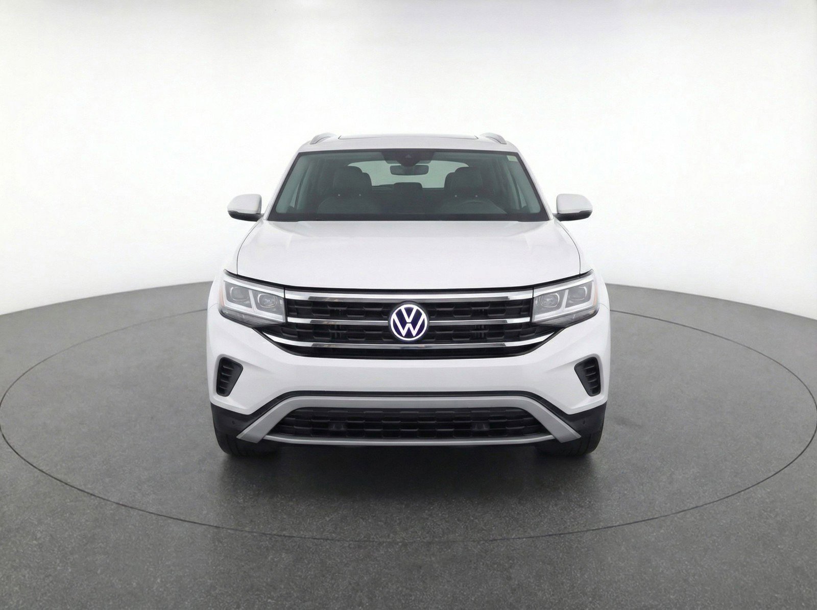 Used 2024 Volkswagen Atlas SE image 2