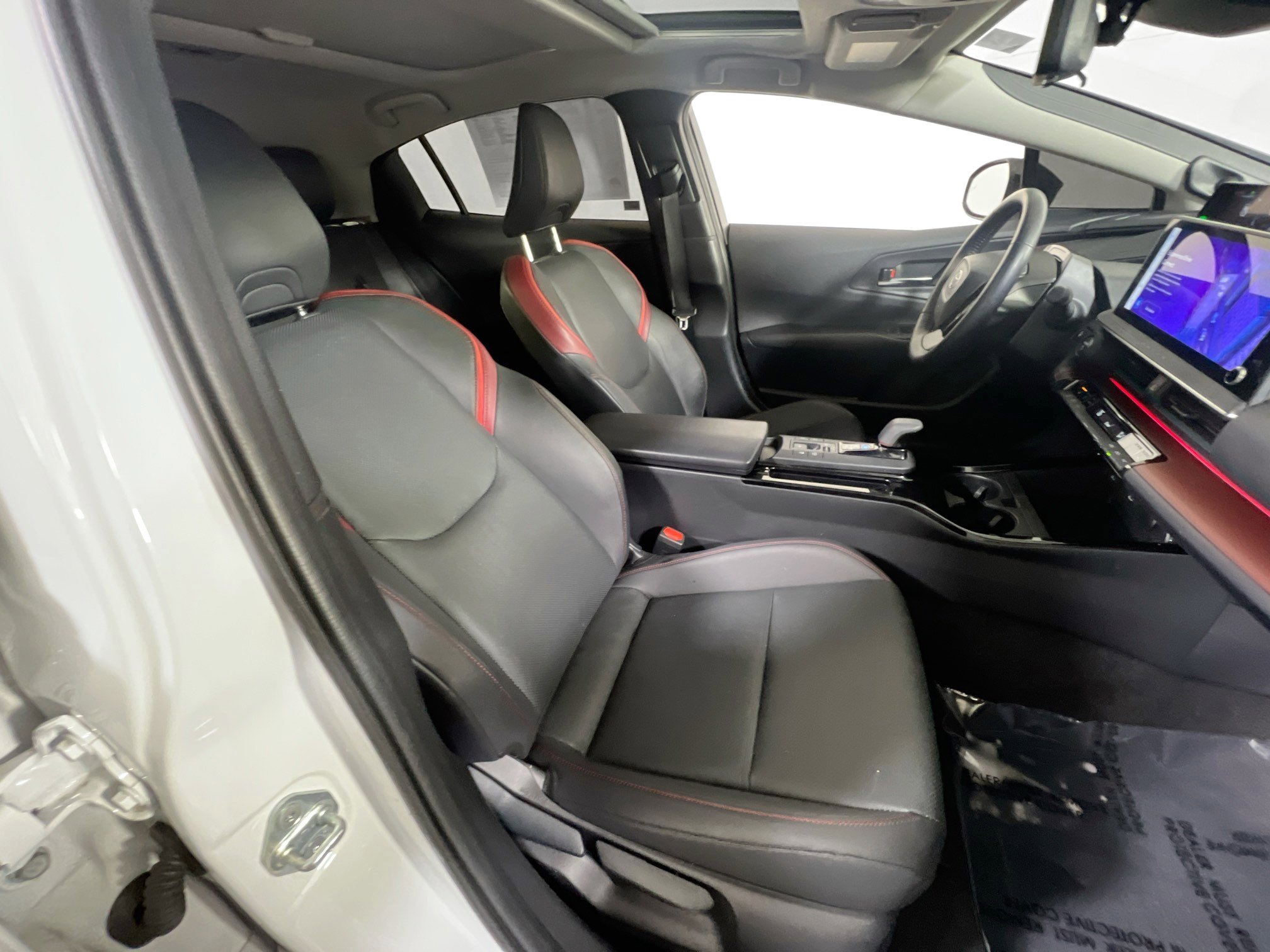 Used 2024 Toyota Prius Prime Premium w/ Advanced Technology Package image 27