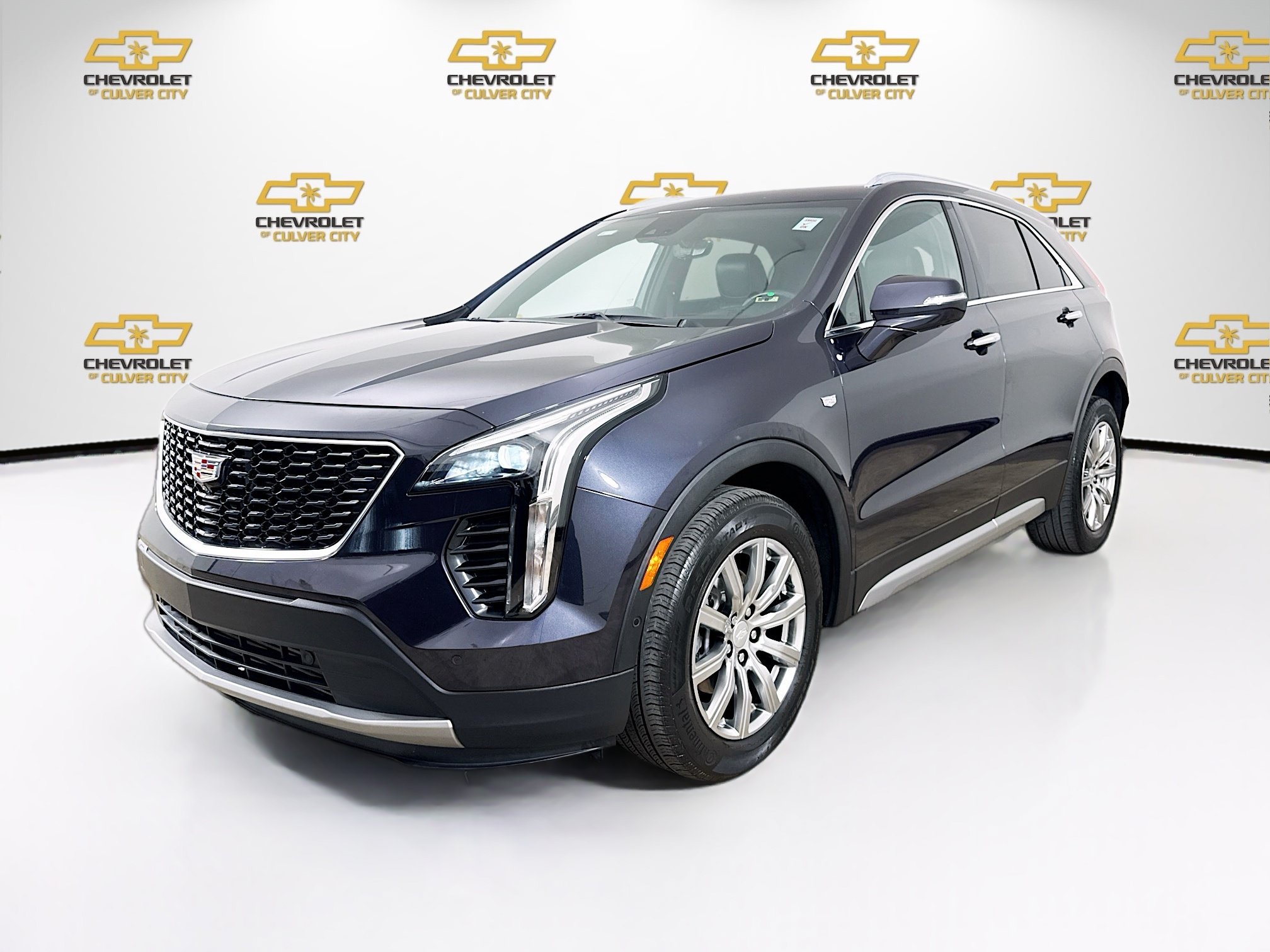 Used 2022 Cadillac XT4 Premium Luxury w/ Enhanced Visibility Package FWD image 4