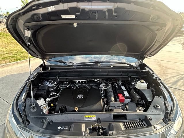Used 2020 Toyota Highlander XLE AWD/4WD image 34