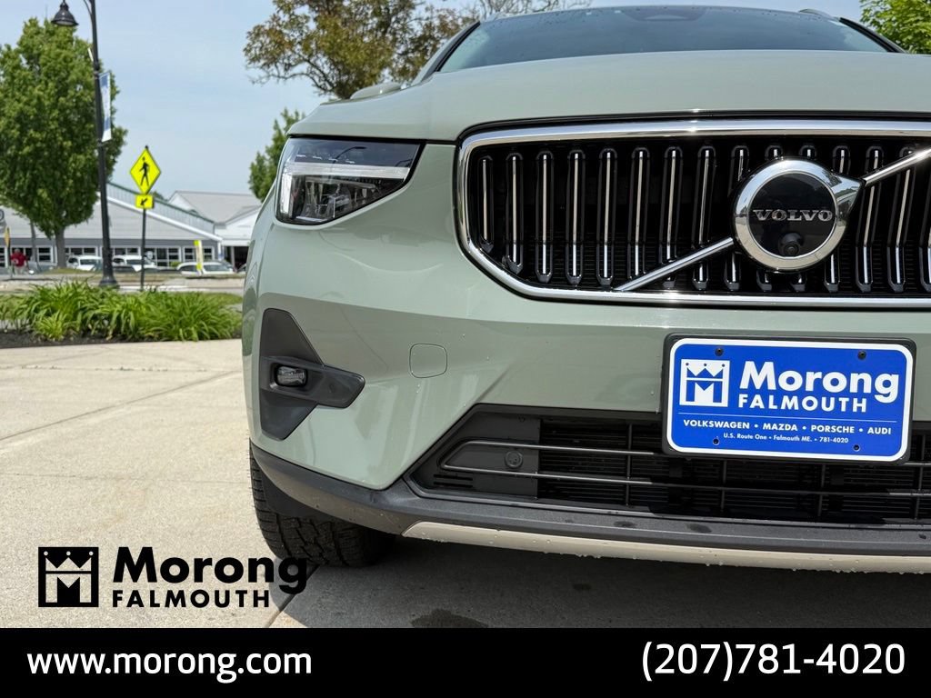Used 2023 Volvo XC40 B5 Plus w/ Driver Assist Package AWD/4WD image 5