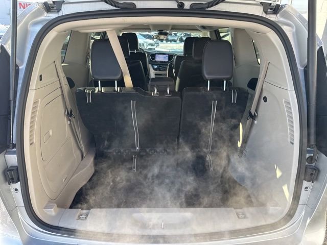 Used 2024 Chrysler Pacifica Select image 23