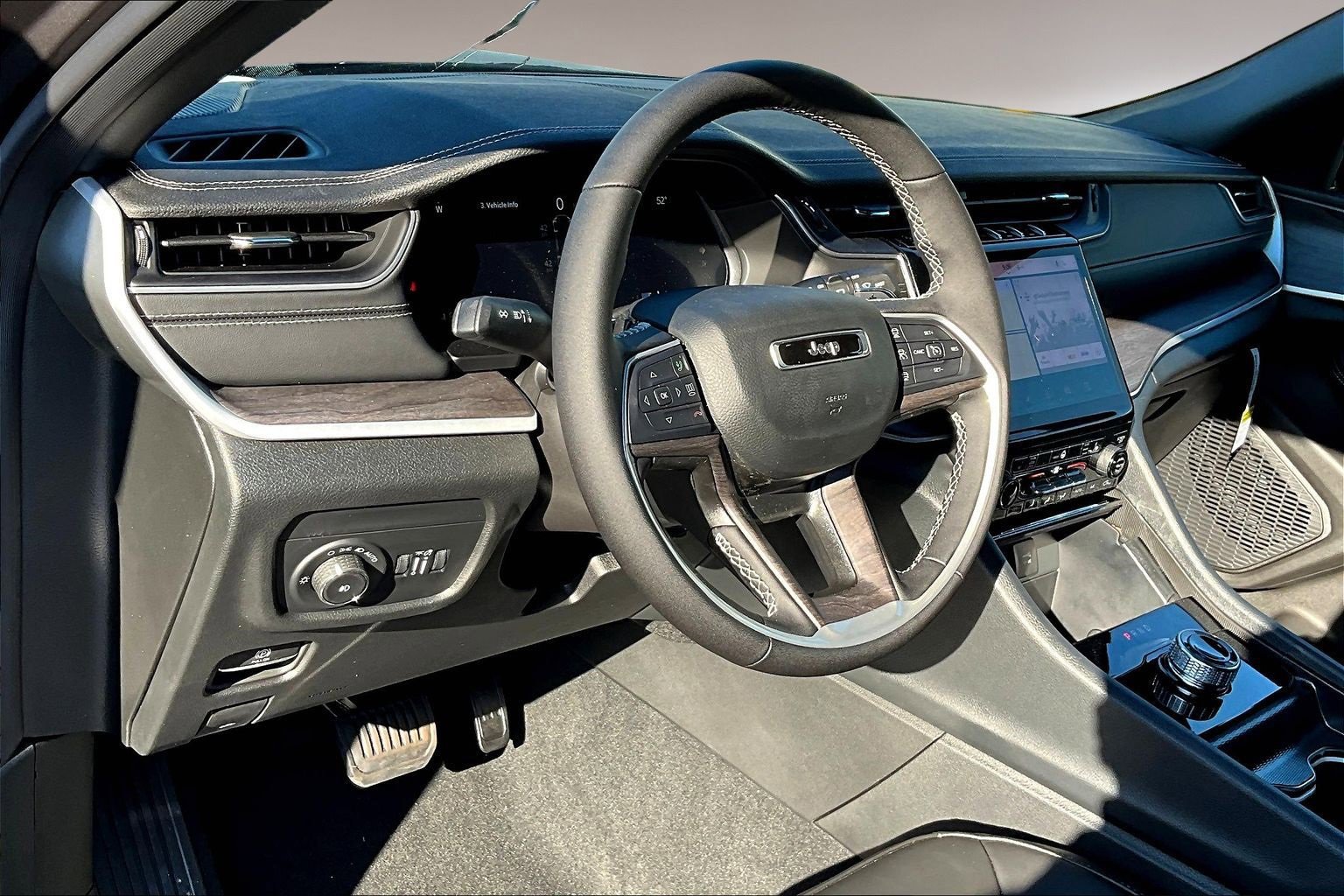 New 2025 Jeep Grand Cherokee L Limited w/ Black Appearance Package image 7