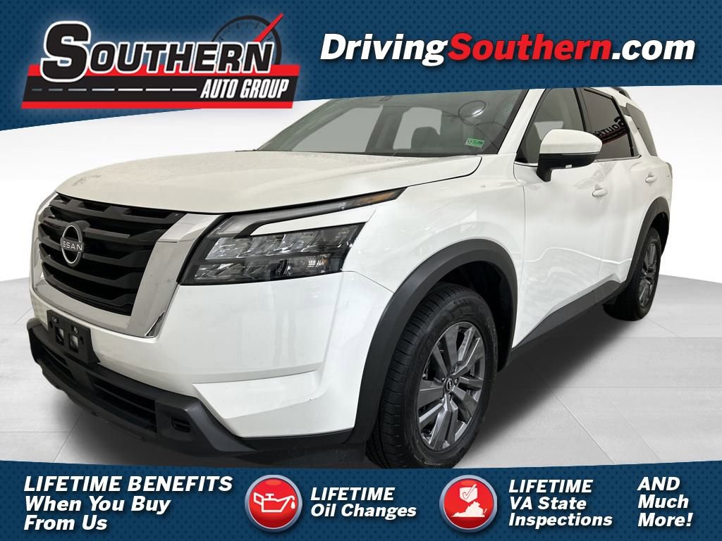 Used 2025 Nissan Pathfinder SV image 1
