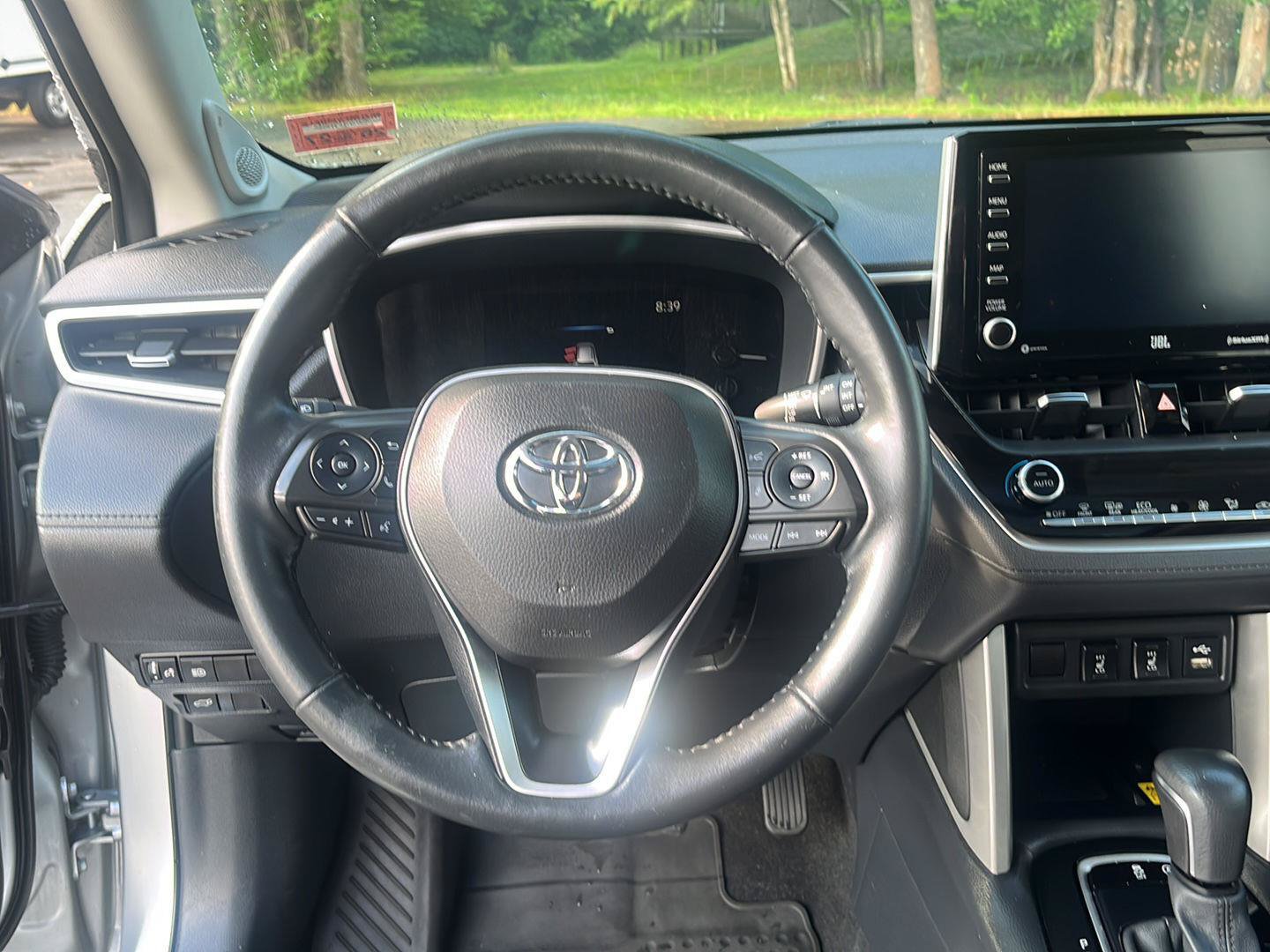 Used 2022 Toyota Corolla Cross XLE w/ Convenience Package AWD/4WD image 12
