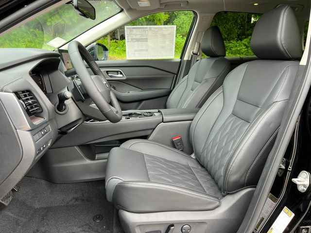 New 2026 Nissan Rogue Platinum w/ Platinum Premium Package AWD/4WD image 3