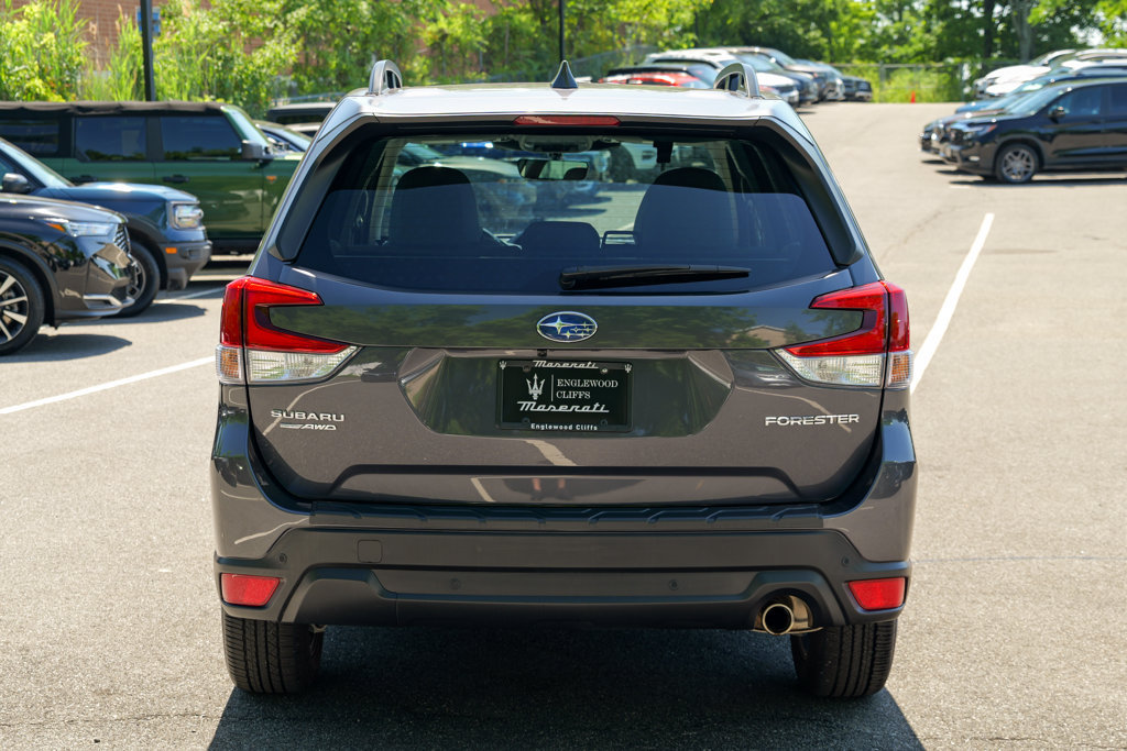 Used 2023 Subaru Forester Limited AWD/4WD image 6