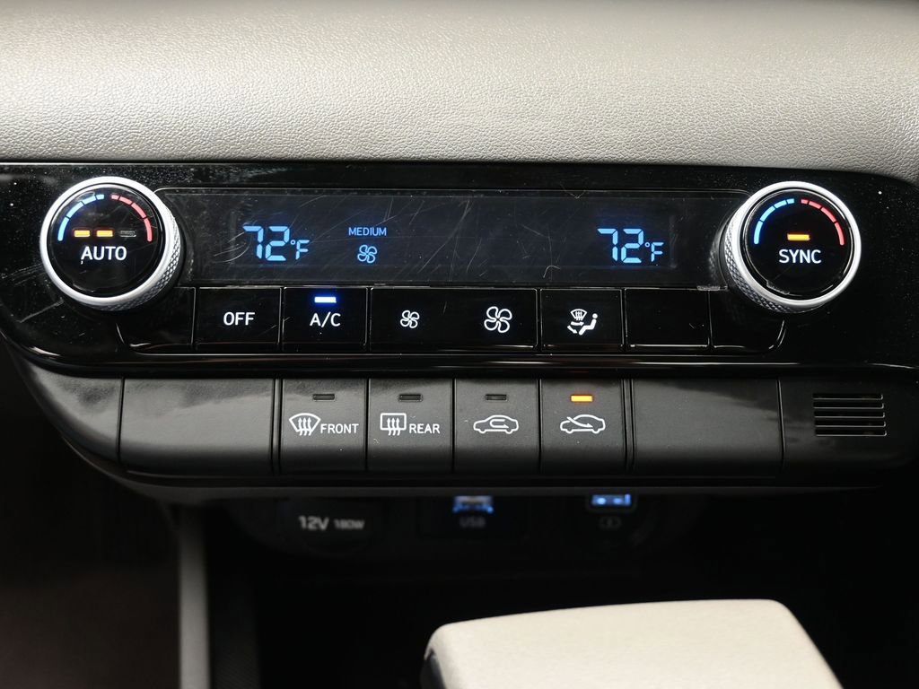 Used 2023 Hyundai Elantra SEL FWD image 4