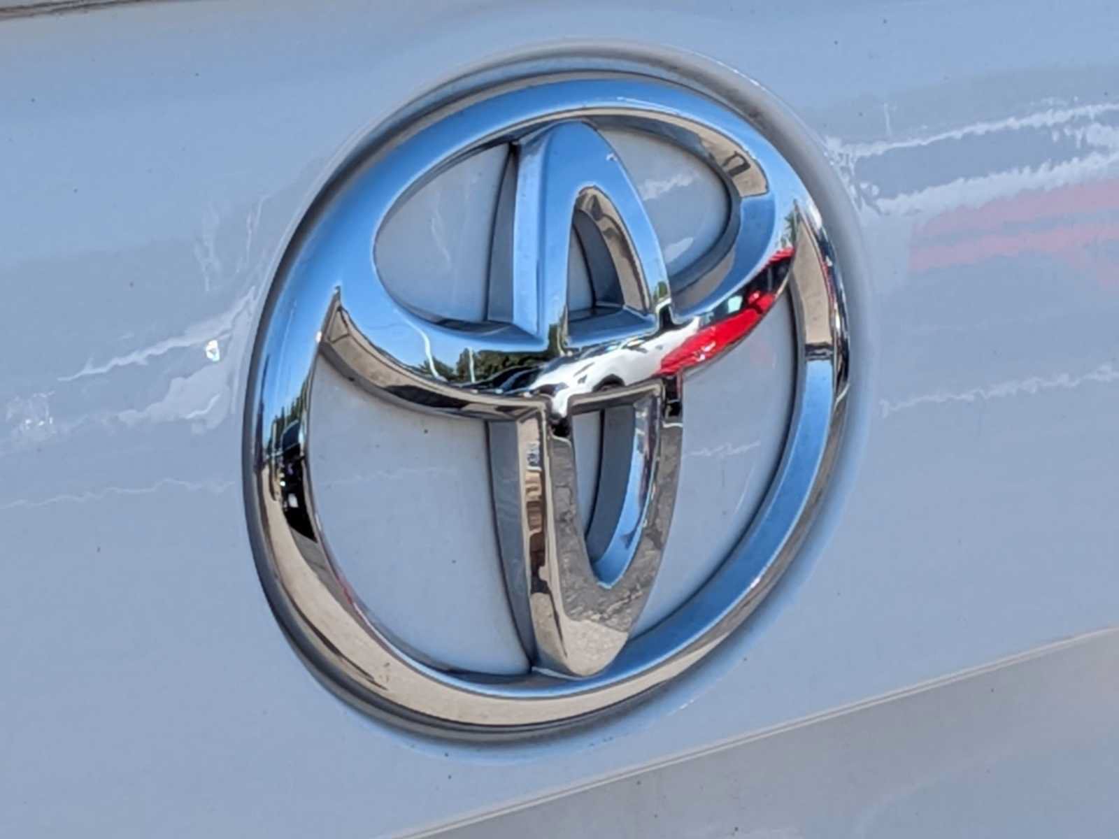 Used 2020 Toyota RAV4 XLE AWD/4WD image 12
