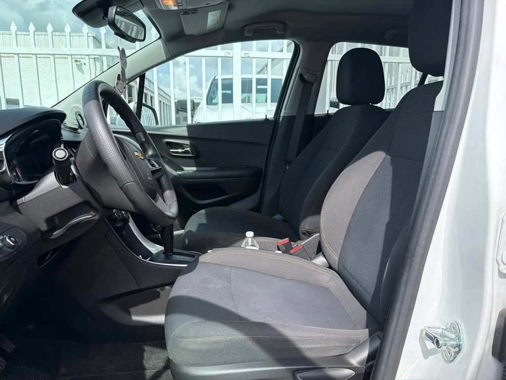 Used 2022 Chevrolet Trax LS w/ Tint and Cruise Package FWD image 11