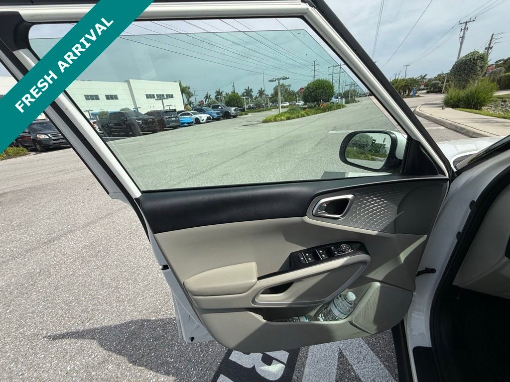 Used 2021 Kia Soul LX FWD image 13