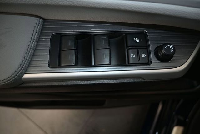Used 2026 Toyota Sienna XLE AWD/4WD image 12
