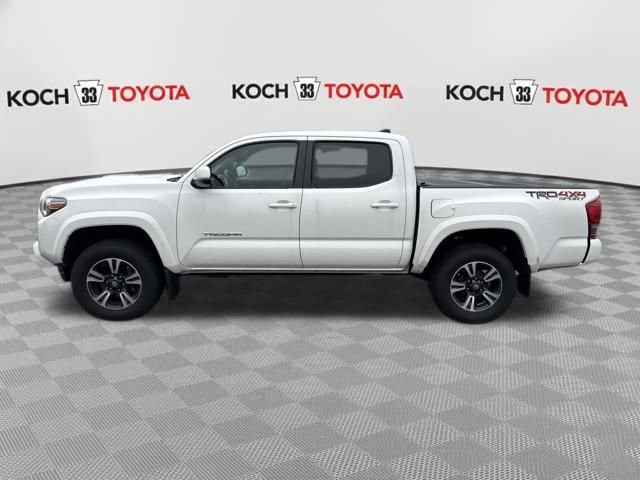 Used 2016 Toyota Tacoma TRD Sport w/ Towing Package image 4