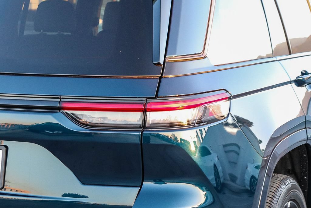 New 2026 Jeep Grand Cherokee Limited AWD/4WD image 10