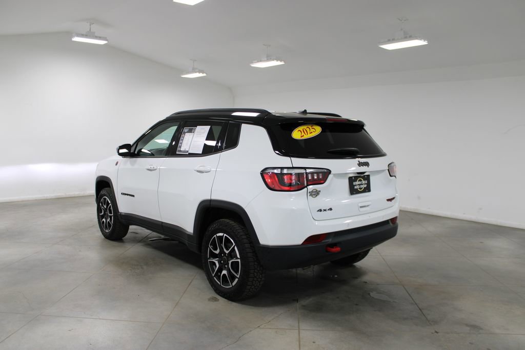 Used 2025 Jeep Compass Trailhawk image 7