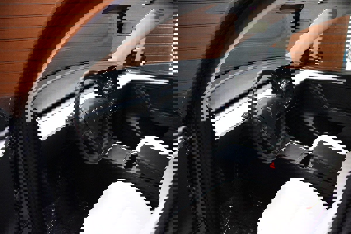 Used 2022 Tesla Model Y Long Range AWD/4WD image 24