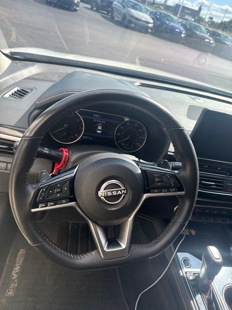 Used 2023 Nissan Altima 2.5 SR w/ SR Premium Package FWD image 11
