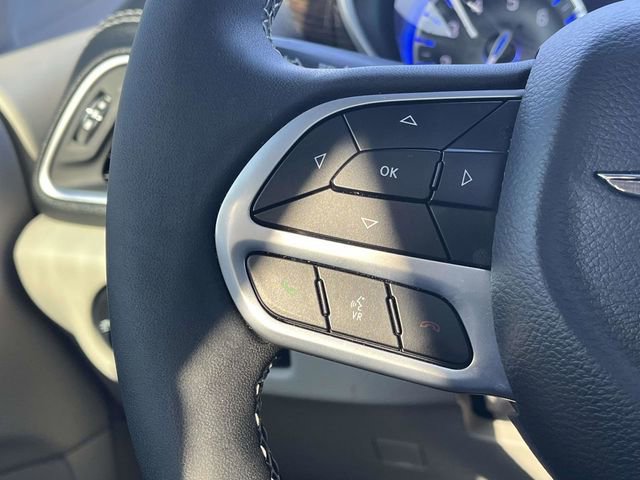 Used 2023 Chrysler Pacifica Limited image 27