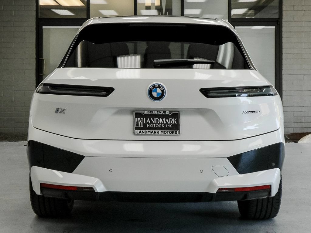 Used 2024 BMW iX xDrive50 w/ Premium Package AWD/4WD image 27