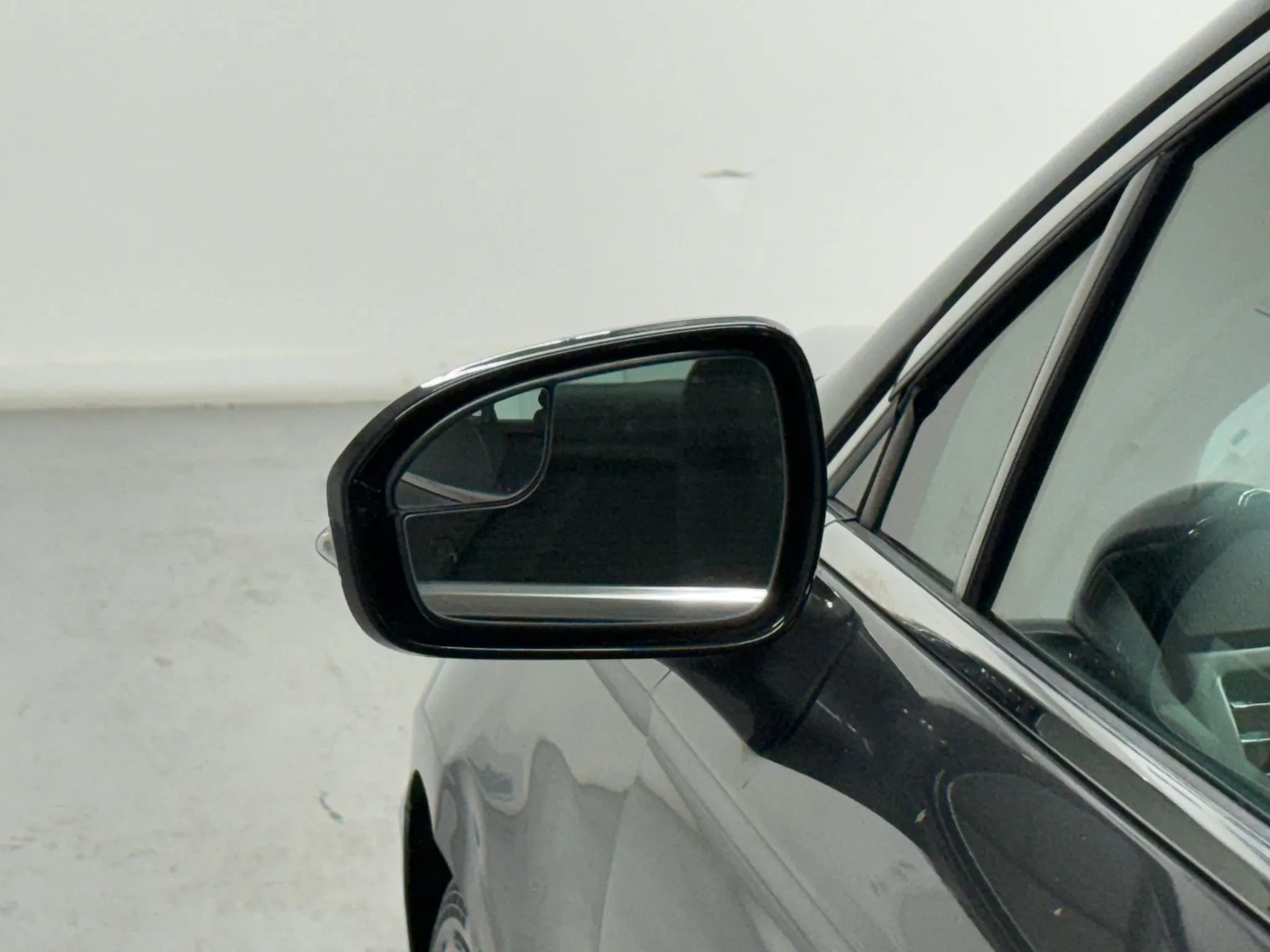 Used 2016 Ford Fusion SE w/ Equipment Group 202A image 32