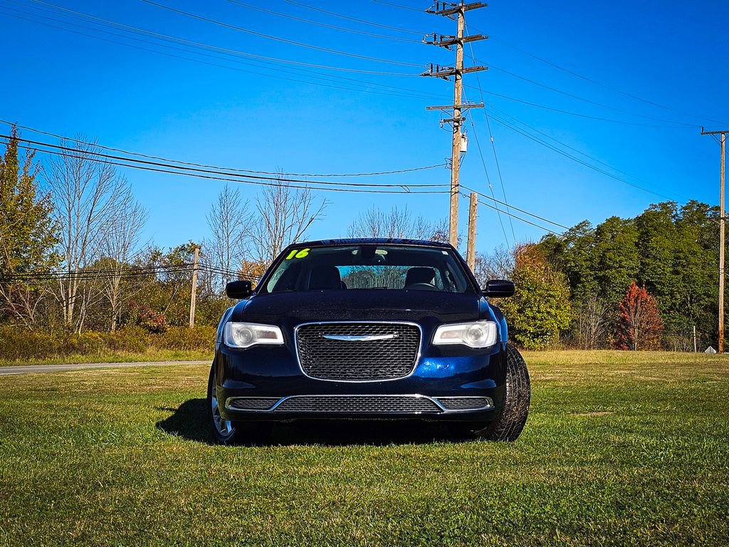 Used 2016 Chrysler 300 Limited image 9