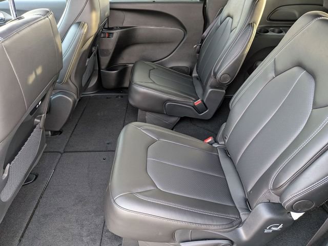 New 2026 Chrysler Pacifica Select image 24