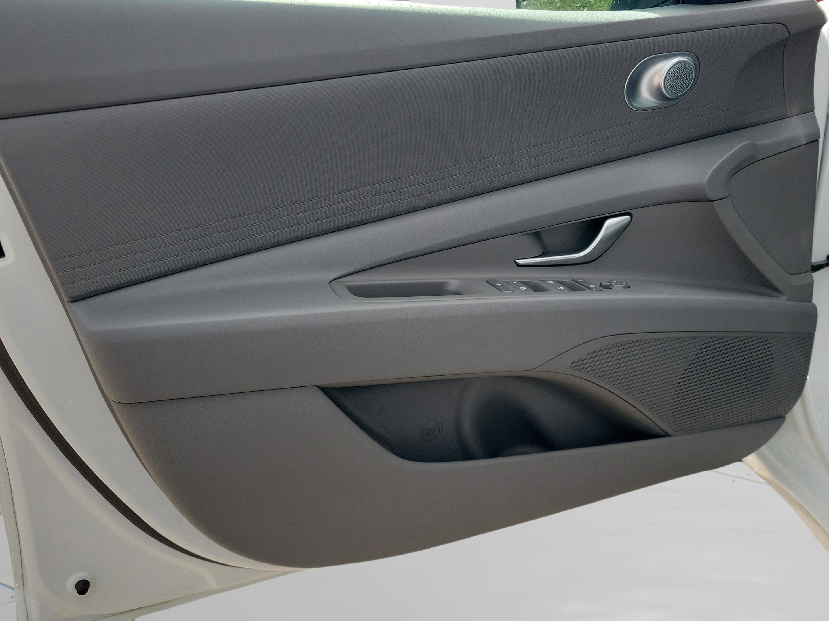 New 2026 Hyundai Elantra SE FWD image 16