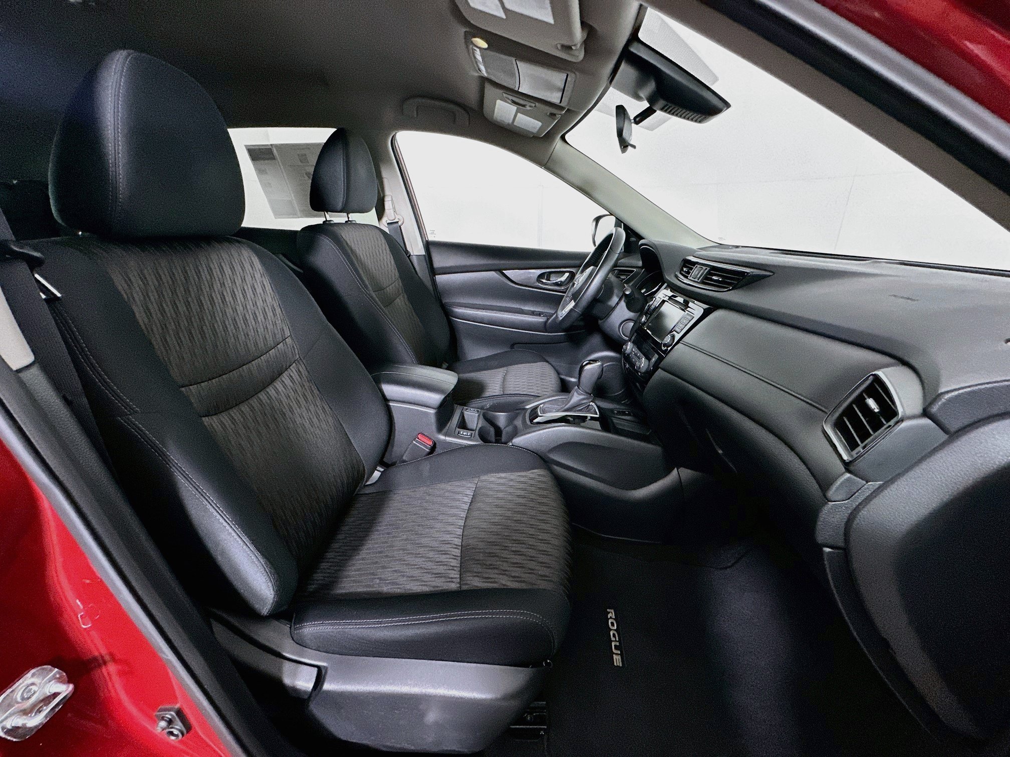 Used 2019 Nissan Rogue SV w/ Premium Package FWD image 31