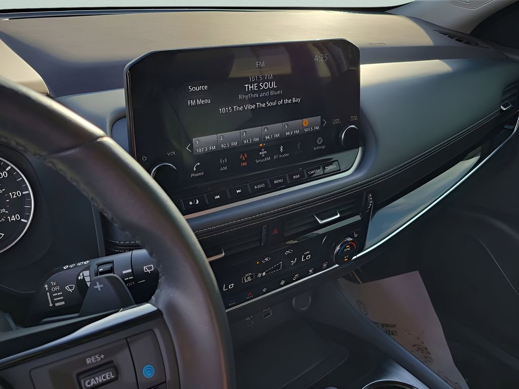 Used 2023 Nissan Rogue SL w/ SL Premium Package image 40